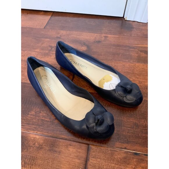 CHANEL Navy Blue Leather Round Toe Flats W/ Flowers Size 9 | 39 - Picture 1 of 7